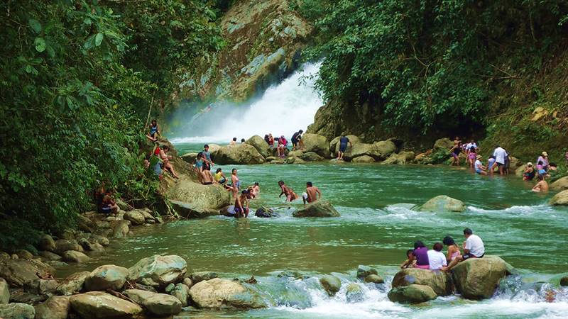 mindo-ecuador-waterfalls