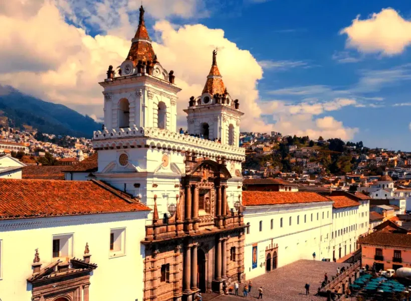 quito historico building for sale